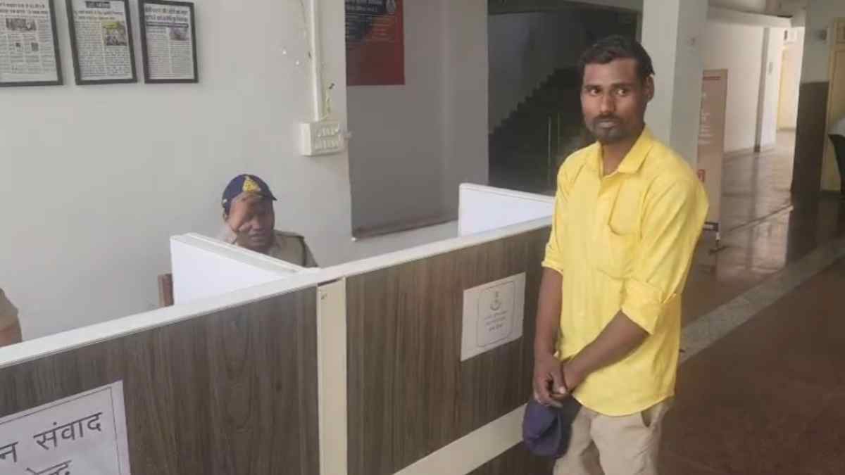 मुझे मेरी पत्नी से बचाओ … पति ने SP ऑफिस में लगाई गुहार, कहा- झूठे केस में फंसाने की दे रही धमकी