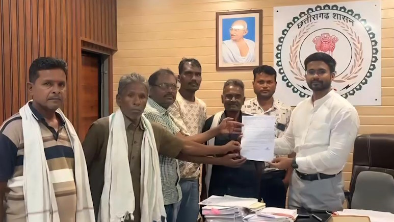 अवैध शराब की बिक्री रोकने चुना अनोखा रास्ता, ग्रामीण बोले, “सरकारी दुकान खोलो, गैरकानूनी कारोबार रोको”