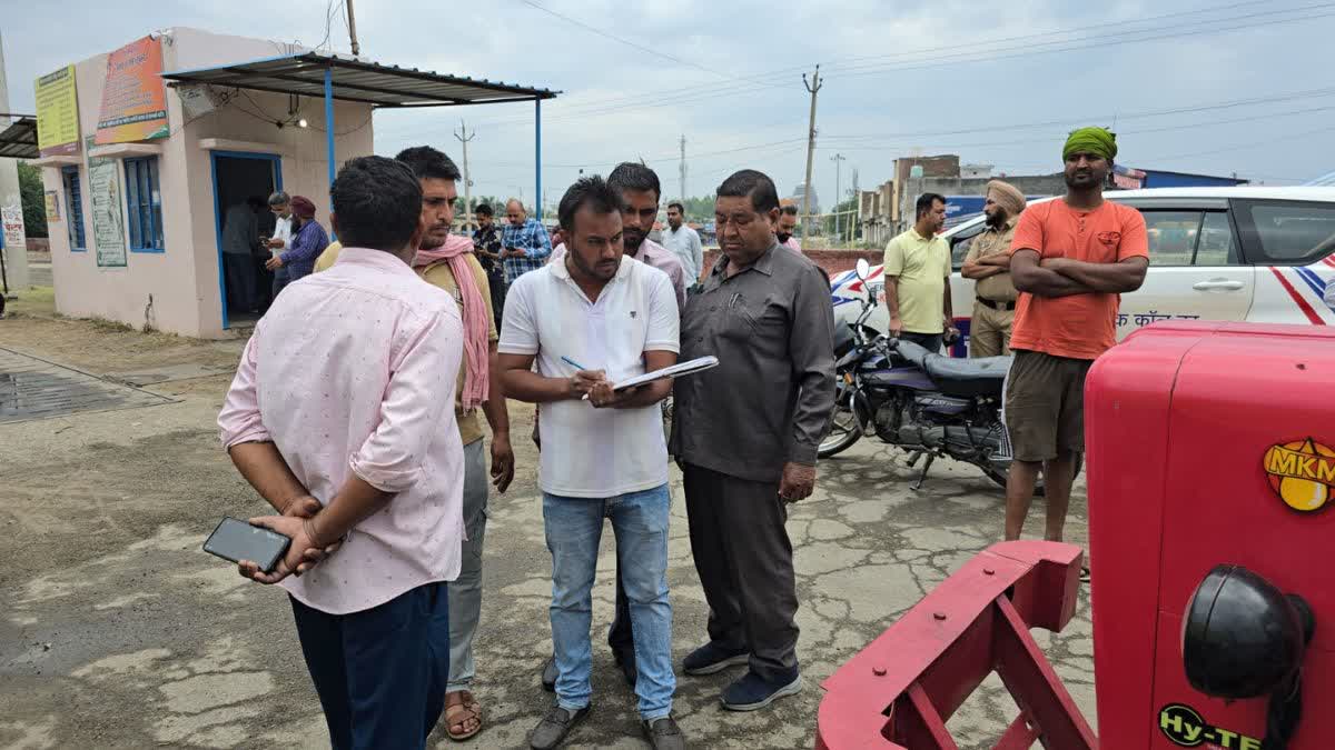 Yamunanagar : जगाधरी मंडी में पोर्टल फेल, गेट पास और बायोमेट्रिक ठप; किसानों का हंगामा, ट्रैक्टरों की कतारें लगीं