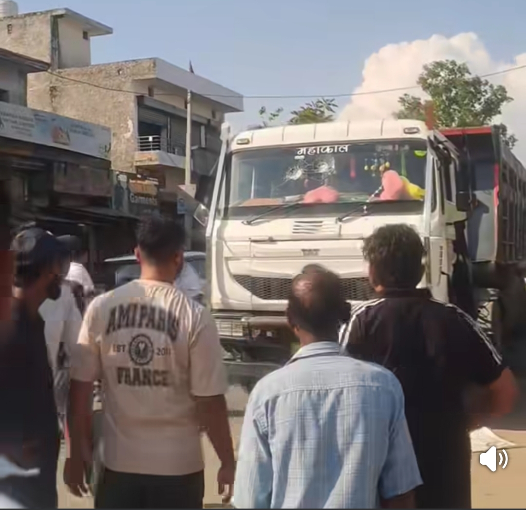 यमुनानगर में रफ्तार का कहर: बेकाबू डंपर ने बाइक सवार को कुचला, मौके पर मौत के बाद भड़के ग्रामीण