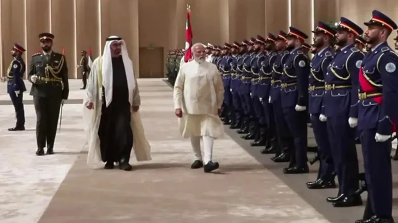 PM Modi अबूधाबी पहुंचे, Mohamed bin Zayed से की मुलाकात; भारत-UAE के बीच हुआ LPG समझौता