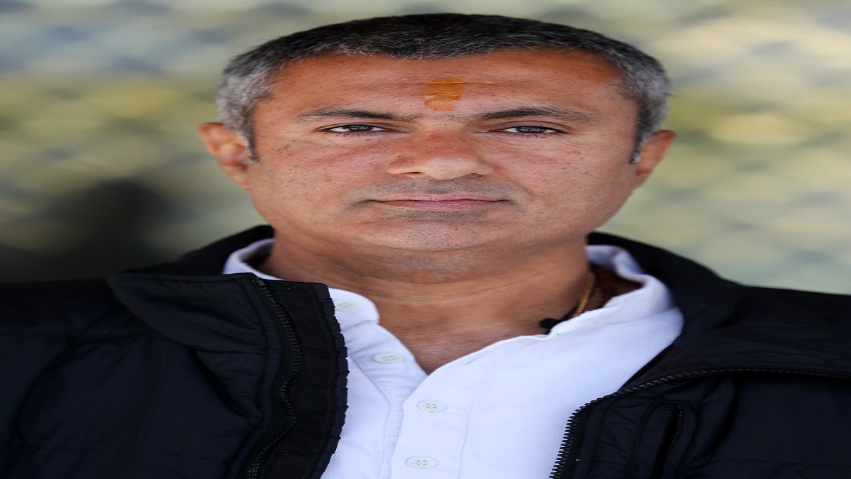 संसाधनों की कमी का रोना रोने वालों के लिए प्रेरणा है टॉपर दीपिका की उपलब्धि : अनिरूद्ध चौधरी