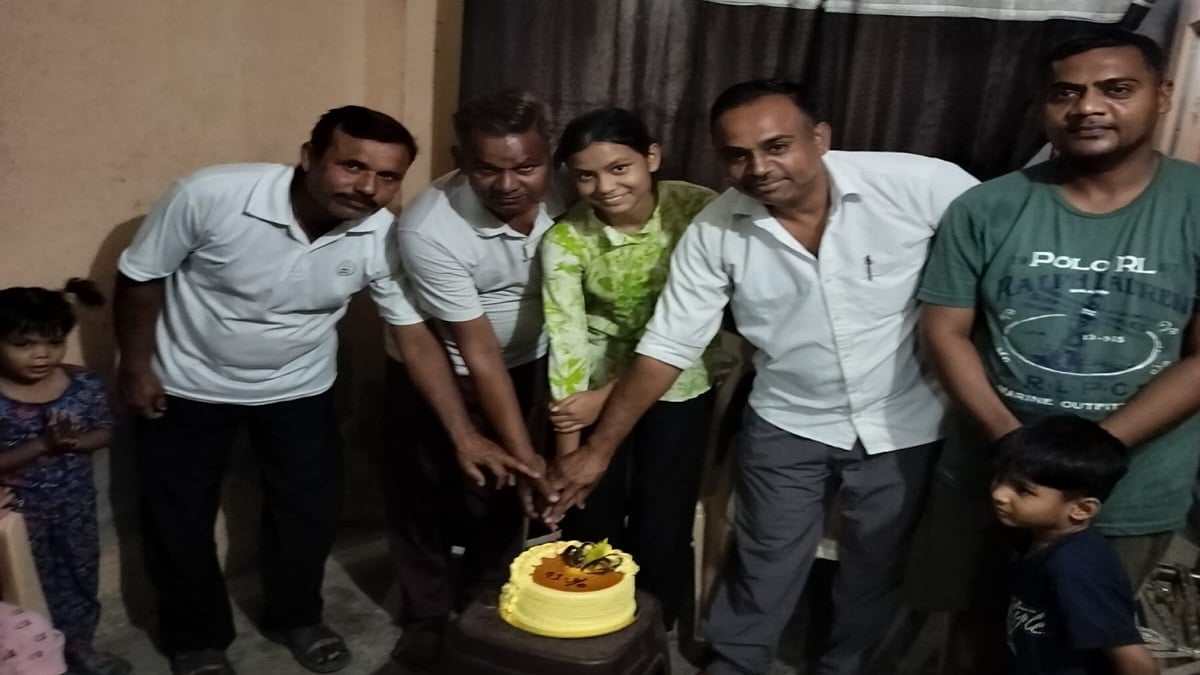 मानसी ने 91 प्रतिशत अंक लाकर बढ़ाया मान, सरपंच ने किया सम्मानित