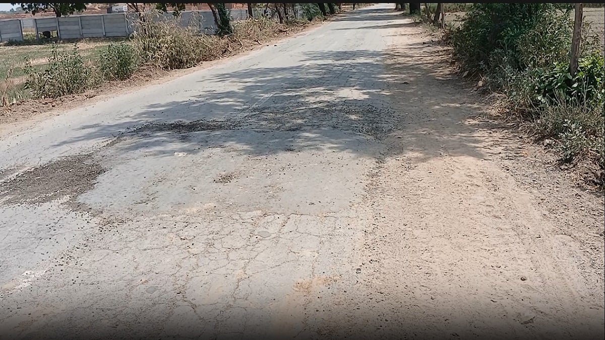 ब्रज 84 कोस परिक्रमा मार्ग: आस्था के रास्ते पर भ्रष्टाचार का कीचड़, घटिया निर्माण सामग्री लगाने पर भड़के संत और स्थानीय लोग