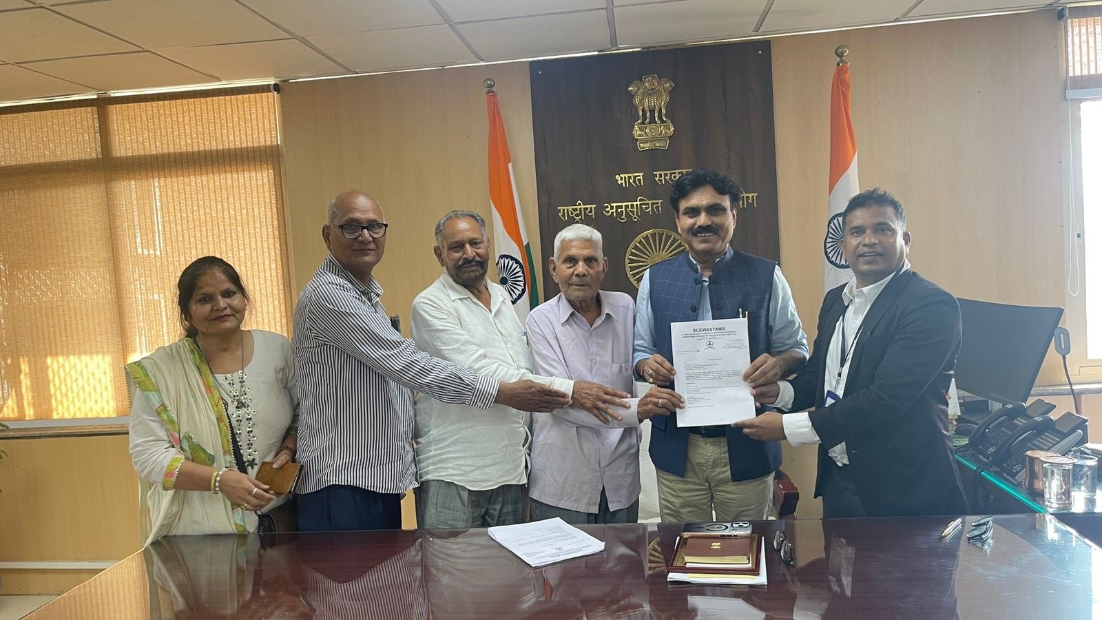 सामाजिक न्याय की पहल: सेवा स्तंभ’ के राष्ट्रीय प्रतिनिधिमंडल ने SC आयोग के चेयरमैन किशोर मकवाना से की मुलाकात, दलित समाज के हक में सौंपा ज्ञापन