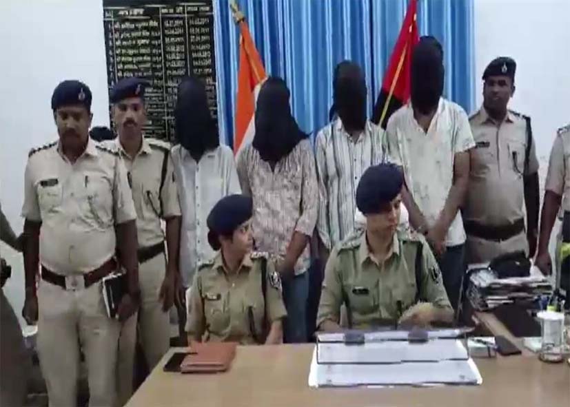 दिल्ली पुलिस की बड़ी कार्रवाई: सेना अधिकारी बनकर ठगी करने वाला साइबर गैंग गिरफ्तार