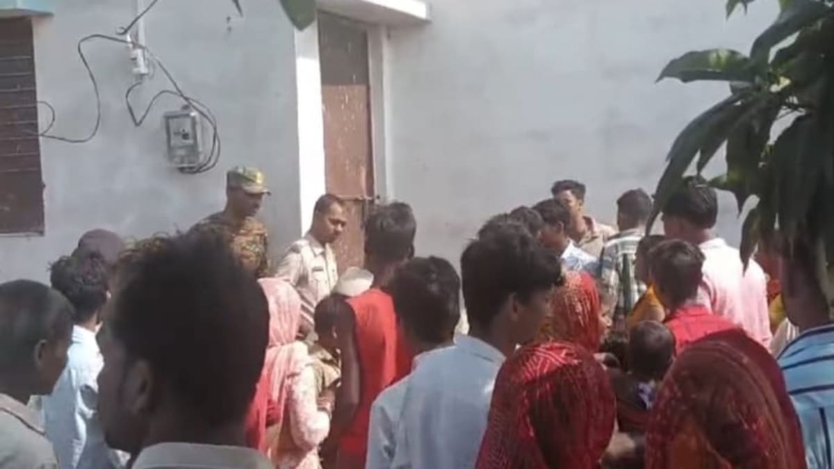 शादी में आई महिला से हैवानियत की कोशिश, गुस्साए लोगों ने आरोपी को घेरकर पुलिस के सामने ही पीटा