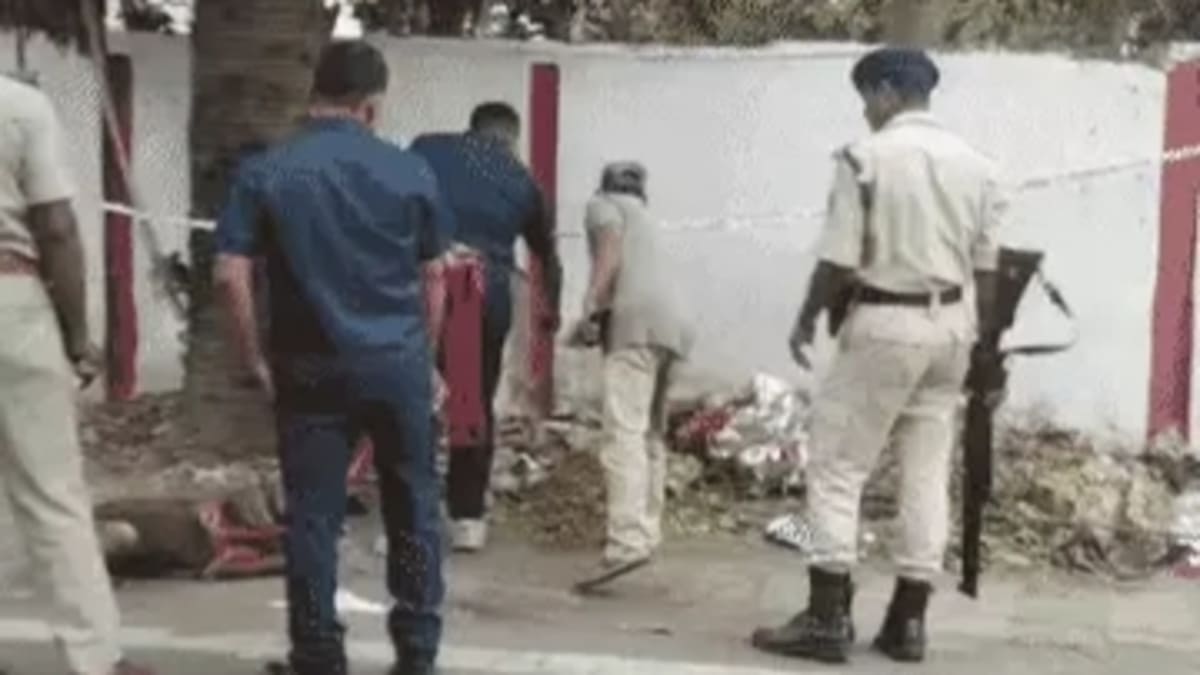 पूर्व मंत्री के आवास के बाहर नाबालिग की लाश मिलने से सनसनी, गले पर चोट और हाथों में रची है मेहंदी