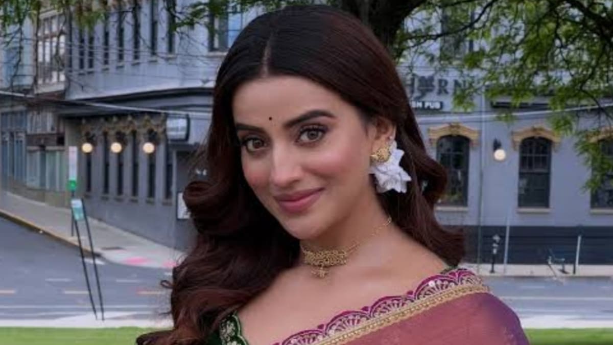 ​पवन सिंह चैप्टर क्लोज! अक्षरा सिंह की लाइफ में नए ‘मिस्ट्री मैन’ की एंट्री