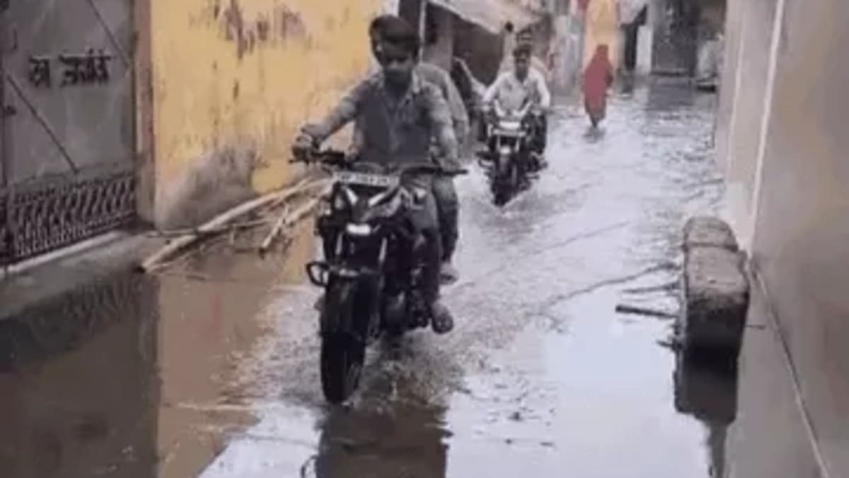 बेतिया-मोतिहारी में झमाझम बारिश से बदला मौसम, पटना समेत कई जिलों में वज्रपात की चेतावनी