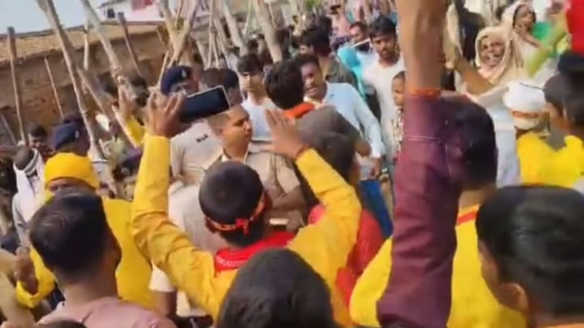 कलश यात्रा के दौरान दो गुटों में टकराव, भारी पुलिस बल की तैनाती के बीच संपन्न हुआ जुलूस, उपद्रवियों पर FIR दर्ज