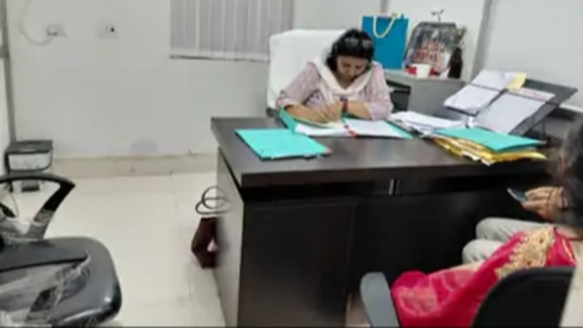 अपेंडिक्स ऑपरेशन के नाम पर लिंग जांच, बेटी का पता चला तो पत्नी को जूते-चप्पल से पीटा