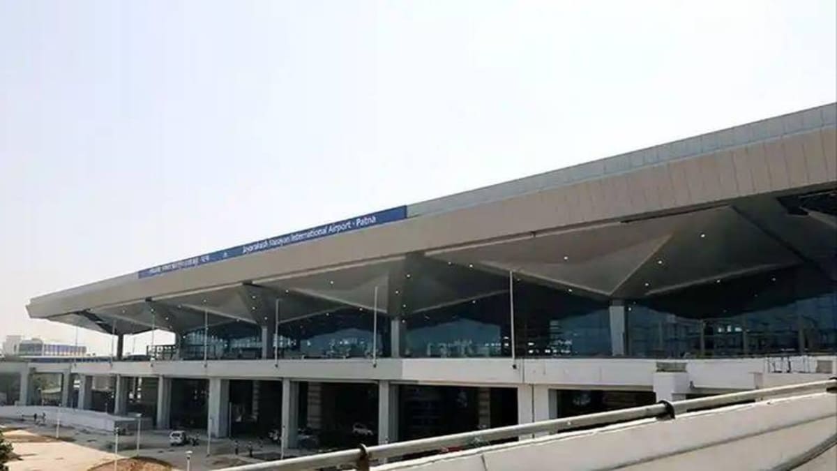 ​पटना एयरपोर्ट के नए टर्मिनल में फिर गिरी टाइल्स: 15 दिन में दूसरी घटना, प्रशासन ने निर्माण कंपनी से मांगी रिपोर्ट