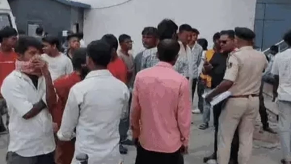 फोन कर बुलाया और पीट-पीटकर कर दी हत्या, मां बोली- ‘घर से बुलाकर मेरे बेटे को मार डाला’