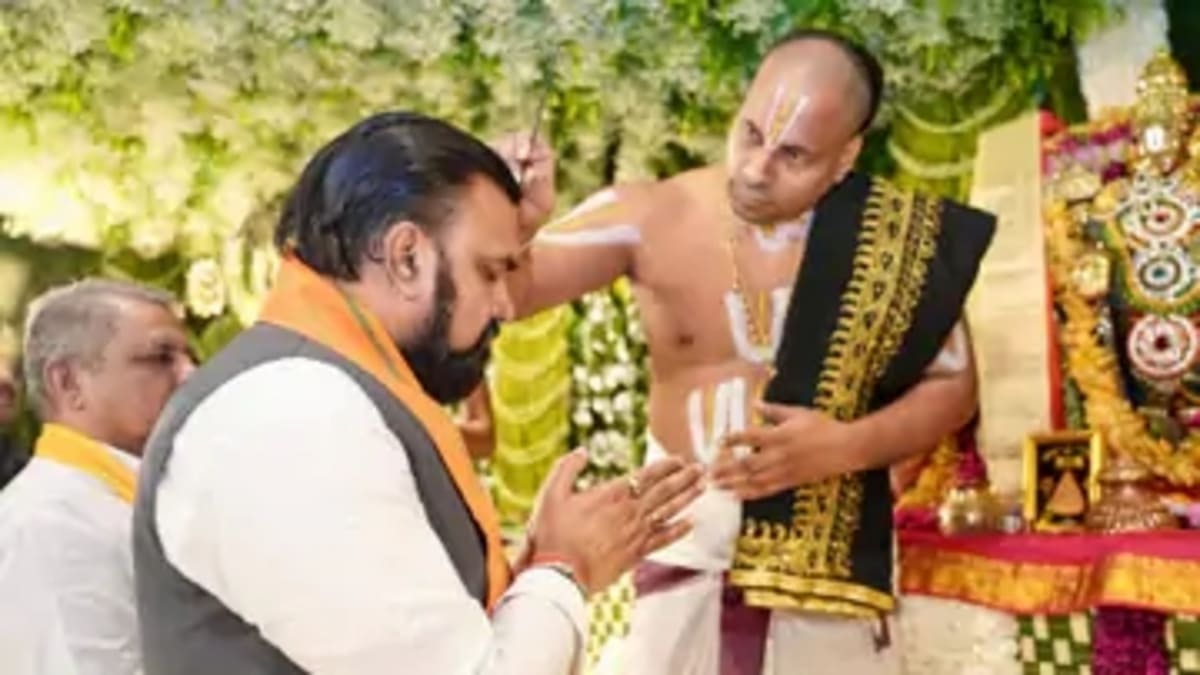 मुंगेर में तिरुपति बालाजी के दर्शन और भागलपुर में क्षतिग्रस्त पुल का मुआयना, CM सम्राट चौधरी का तूफानी दौरा