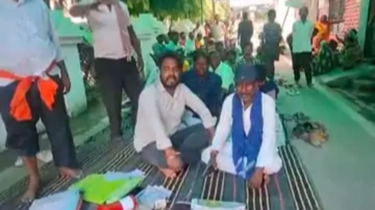 ​रिश्वत देकर भी नहीं मिला हक, भागलपुर नगर निगम में सफाईकर्मियों की भूख हड़ताल, 2 साल से अटकी फाइलों ने तोड़ी कमर