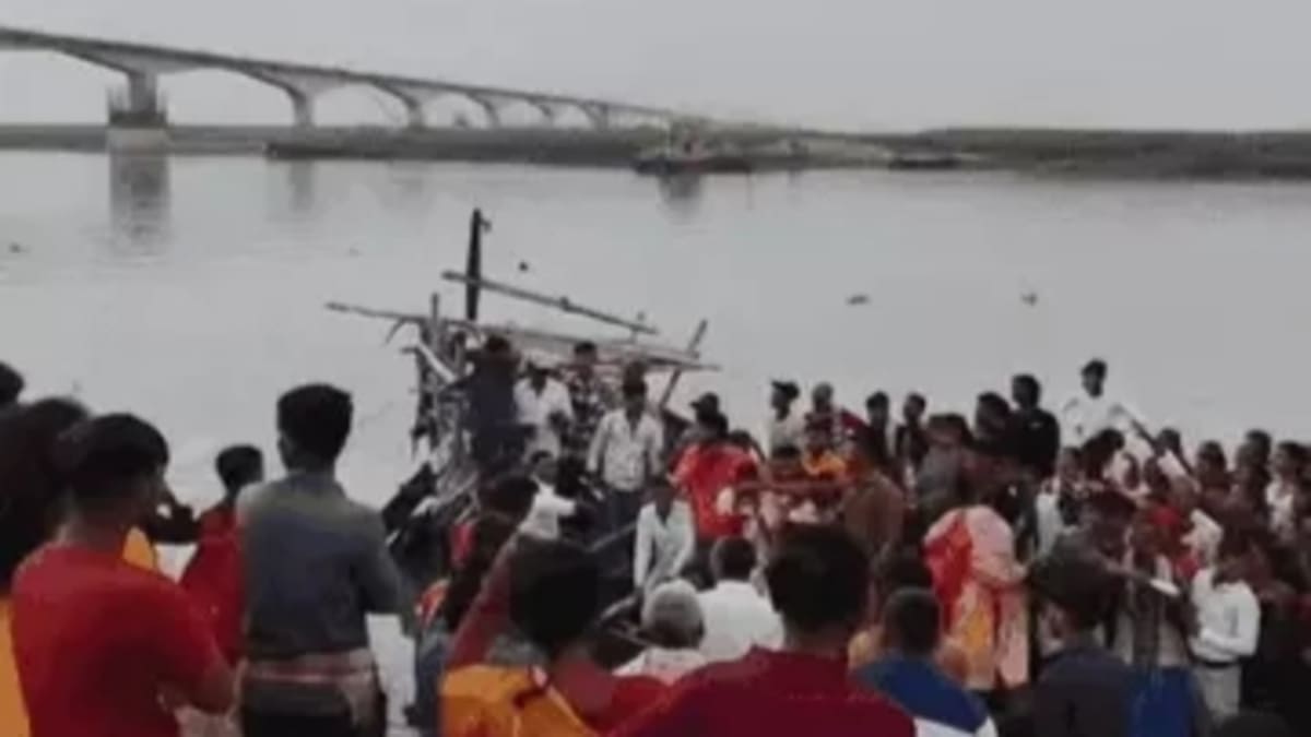 मजदूरी कर लौटे तो मिली बंद नाव, भागलपुर के बरारी घाट पर मजदूरों का प्रदर्शन, वैकल्पिक व्यवस्था की मांग