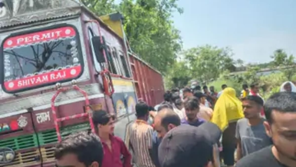 ट्रक ने स्कूटी सवारों को रौंदा, 20 मीटर घसीटने से महिला-पुरुष की दर्दनाक मौत