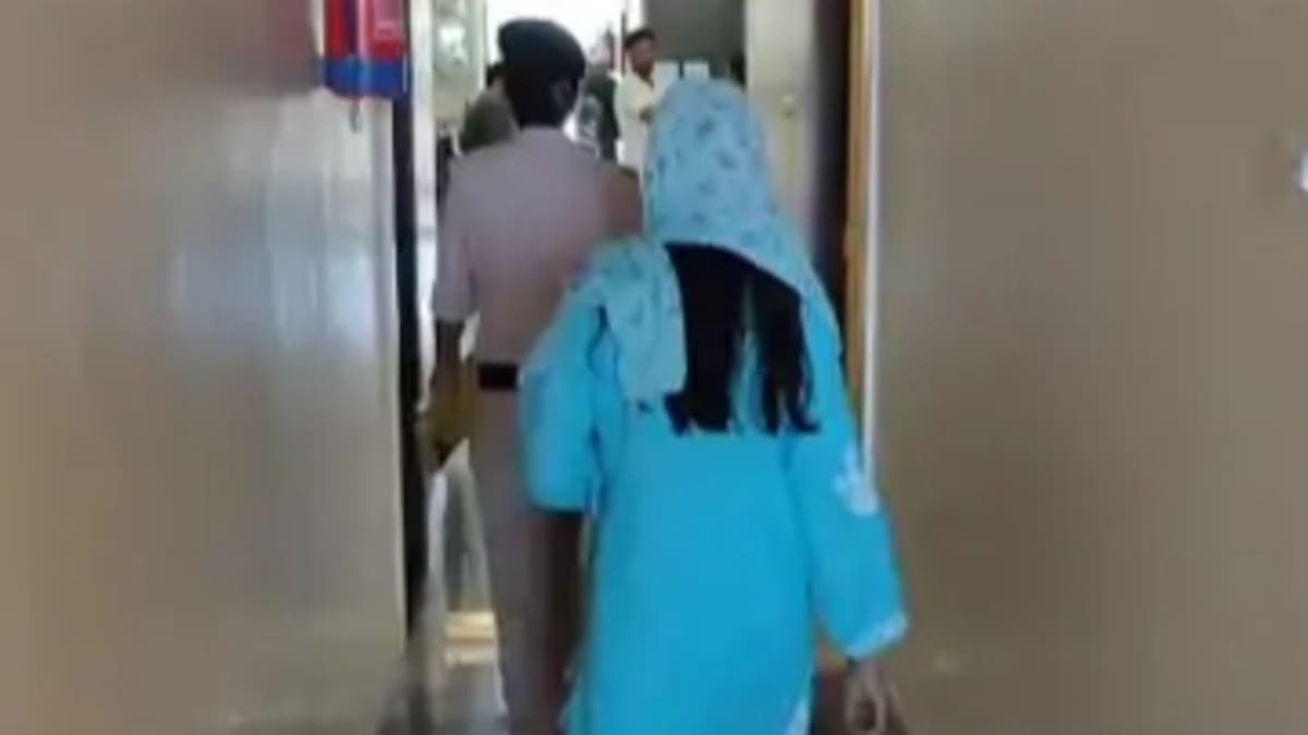 होटल के कमरे में कैद थी युवती, प्रेमी कर रहा था हैवानियत, पुलिस ने छापा मारकर बचाया