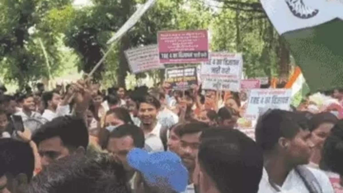पटना में गरमाया TRE-4 आंदोलन: 5 हजार अभ्यर्थियों का प्रदर्शन, विज्ञापन में देरी पर सरकार को घेरा