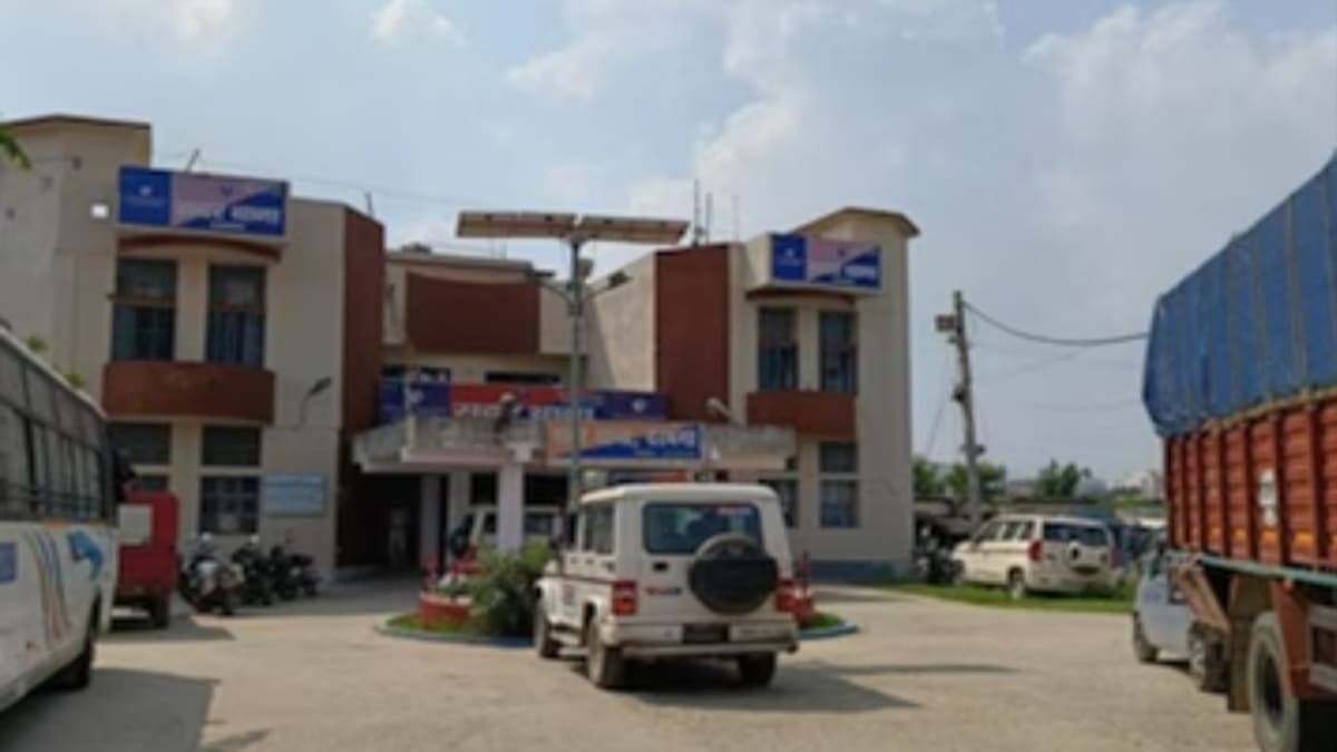 चलती बस में छात्रा से बदसलूकी: पटना से लौट रही युवती के साथ कंडक्टर ने की छेड़खानी, FIR दर्ज