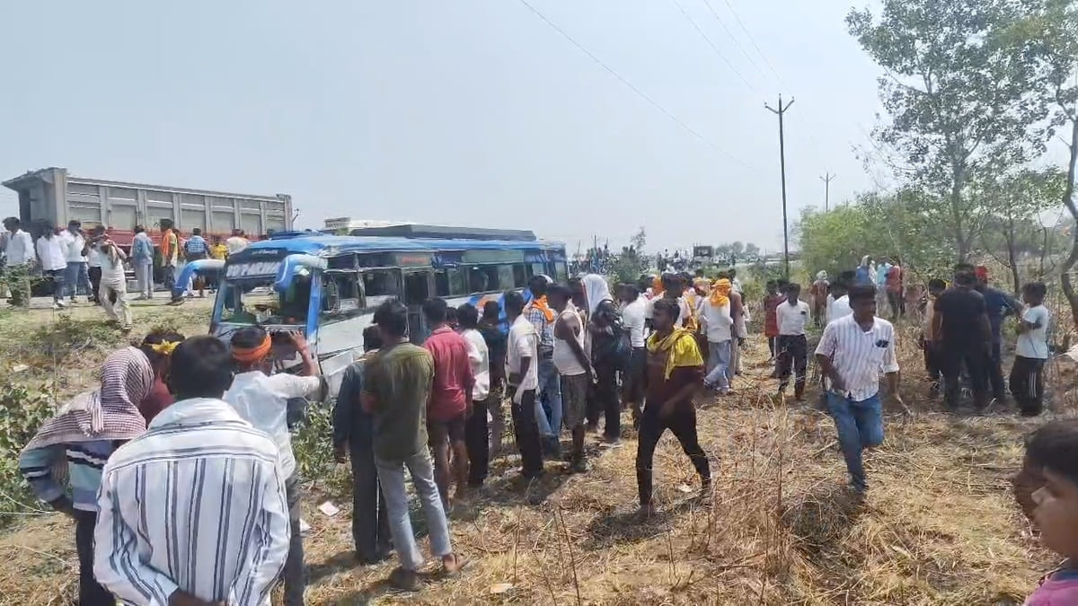 ​सासाराम में भीषण सड़क हादसा: अनियंत्रित होकर पलटी बस, एक यात्री की मौत, 20 से अधिक घायल