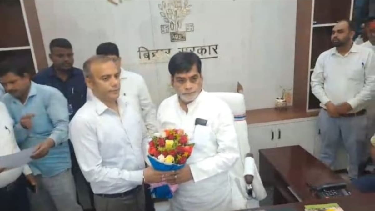 ​किसानों की आय दोगुनी करना ही लक्ष्य: मंत्री रामकृपाल यादव ने संभाला कार्यभार, बोले- पैक्स के जरिए बदलेगी गांव की सूरत