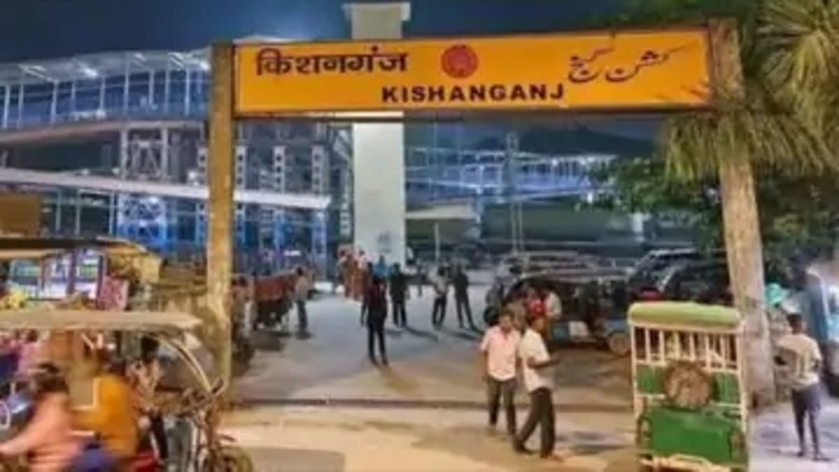 ​किशनगंज रेलवे स्टेशन पर लावारिस अवस्था में मिला वृद्ध महिला का शव: बीमारी और भूख बनी मौत का कारण!