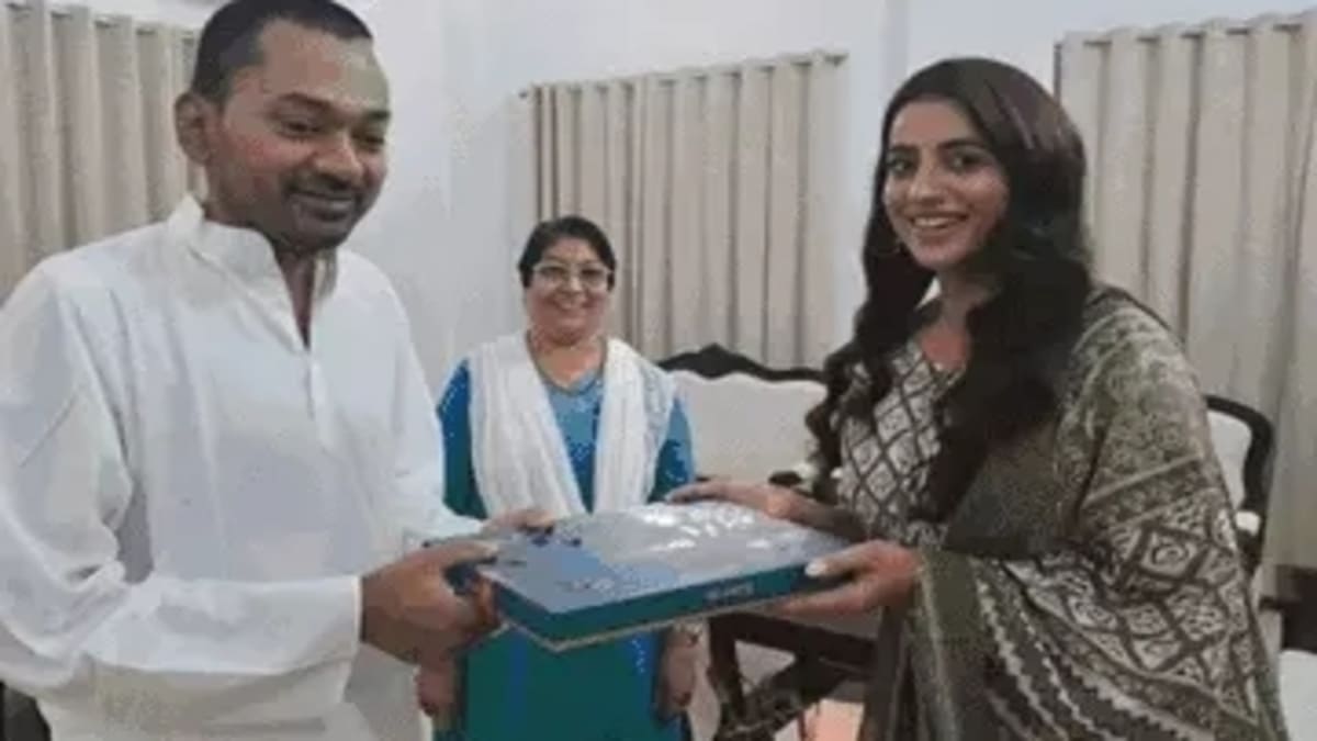 स्वास्थ्य मंत्री निशांत कुमार से मिलीं भोजपुरी स्टार अक्षरा सिंह, खास बातचीत में फिल्म इंडस्ट्री पर दिया जोर