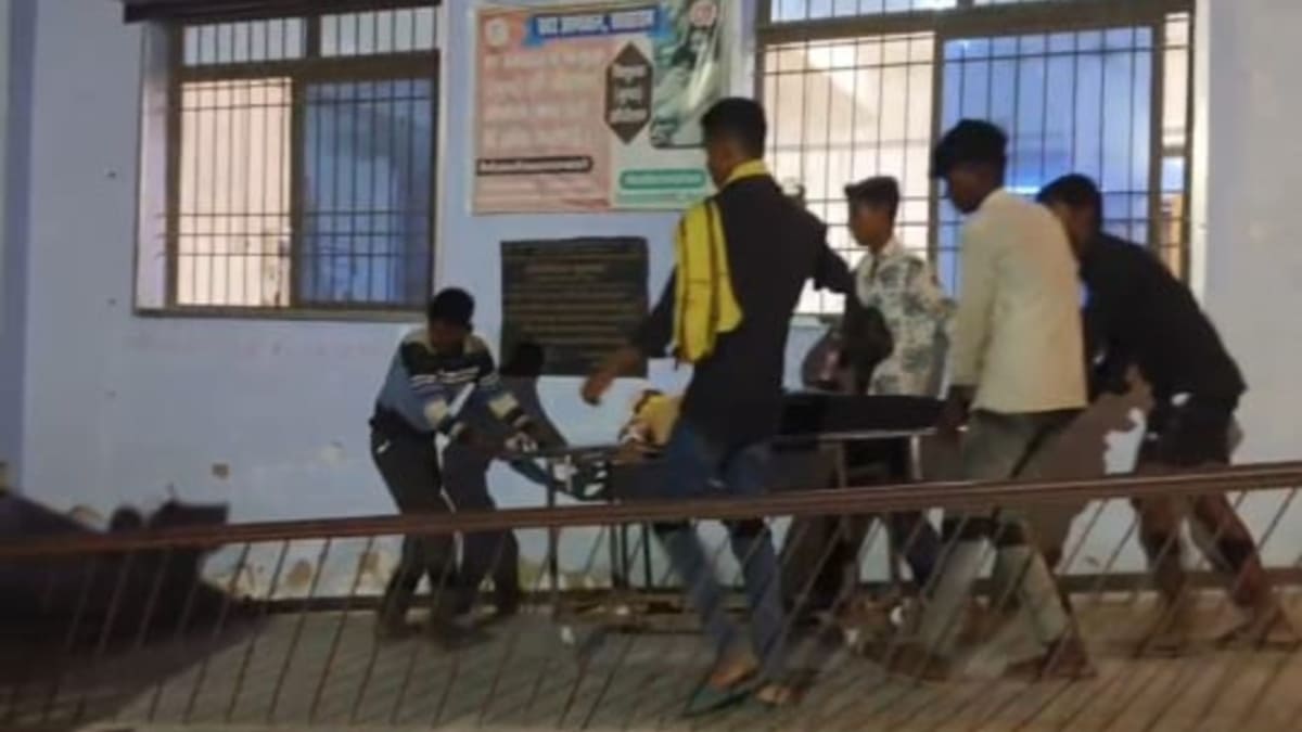 सासाराम में चारे के मामूली विवाद में खूनी खेल, युवक को आंख के पास मारी गोली, अस्पताल में चल रहा इलाज
