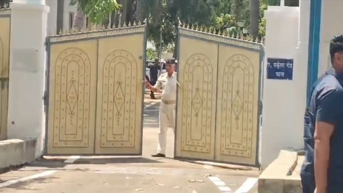 ​1 अणे मार्ग पर जुटी जदयू की ‘कोर टीम’: नीतीश कुमार, ललन सिंह और संजय झा ने तय किया मंत्रियों का रोडमैप