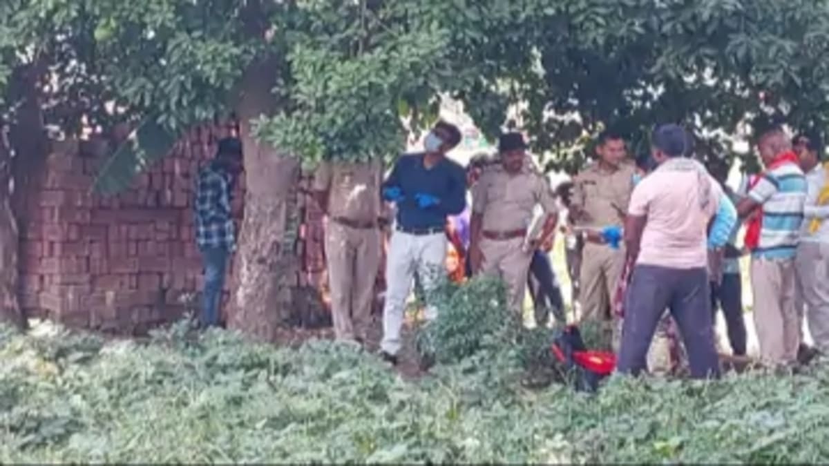 बुजुर्ग की हत्या कर शव को पेड़ से लटकाया, 9 पर FIR, 3 गिरफ्तार