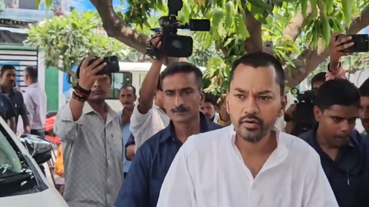 पटना के जेडीयू कार्यालय में लगी ‘जनता की अदालत’, पहली बार जनसुनवाई में शामिल हुए स्वास्थ्य मंत्री निशांत कुमार