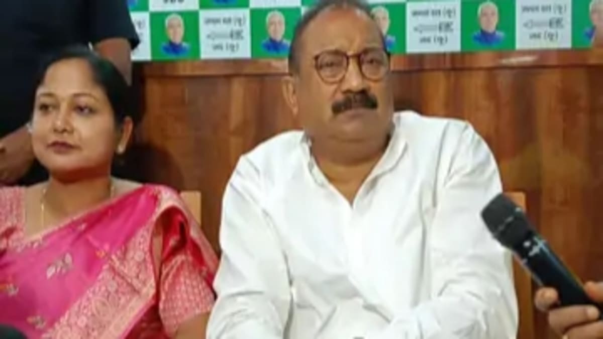 नए अपार्टमेंट के लिए PNG कनेक्शन हुआ जरूरी, मंत्री अशोक चौधरी ने तेजस्वी यादव को दी ‘संविधान’ की सीख