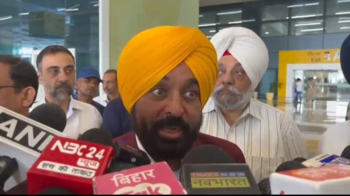 ​धार्मिक यात्रा पर पटना पहुंचे भगवंत मान: गुरुद्वारे में टेकी अरदास, बीजेपी को घेरा, कहा- पार्टियां तोड़ना छोड़ देश के विकास पर दें ध्यान