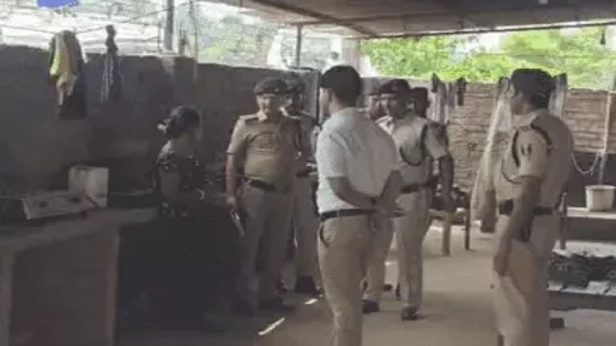 दरभंगा ट्रिपल मर्डर से कांपा बिहार: पत्नी समेत तीन मासूमों को बेरहमी से मार डाला, खुद का सिर भी फोड़ा
