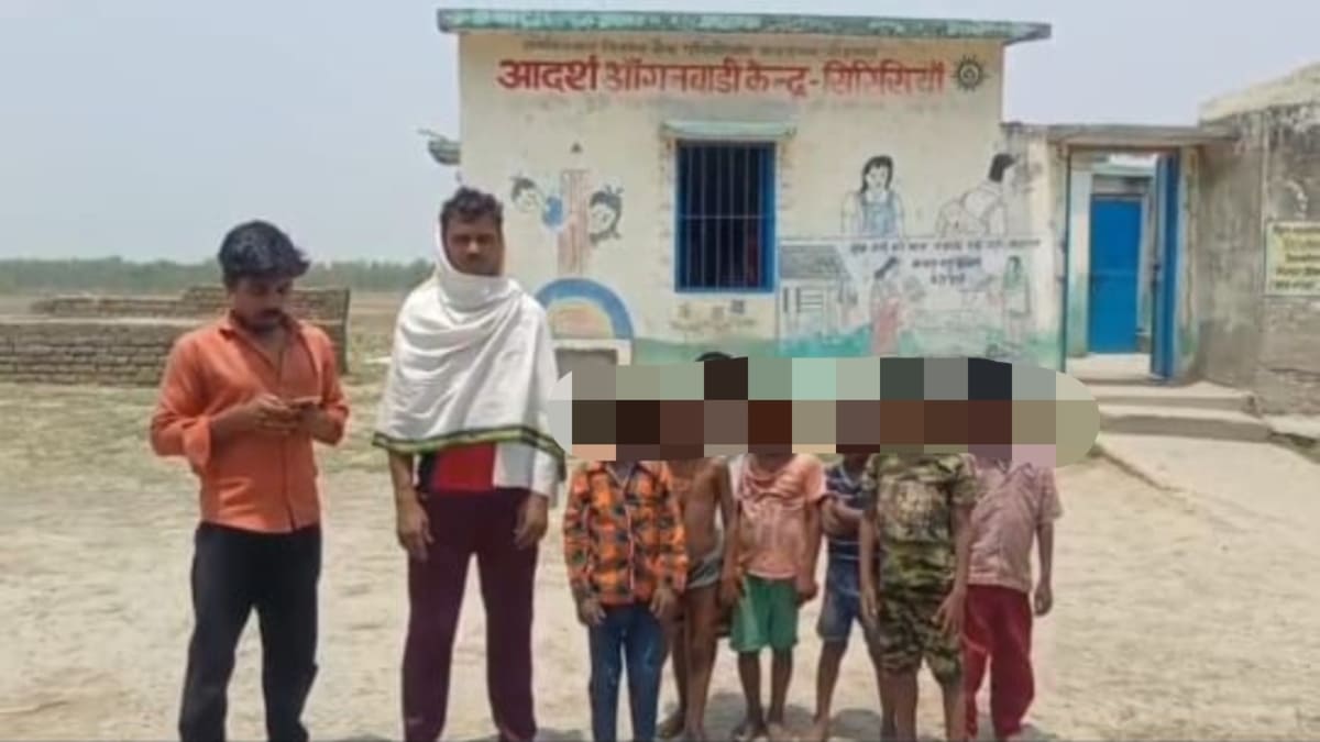 सासाराम के आंगनबाड़ी केंद्र का मामला गर्म, फोटो खिंचवाने के बाद बच्चों को नंगा छोड़ने का आरोप