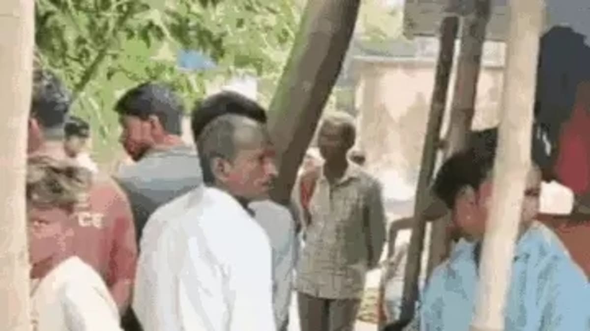 स्कूल की पहली मंजिल पर युवती की गला रेतकर हत्या, जांच में जुटी पुलिस