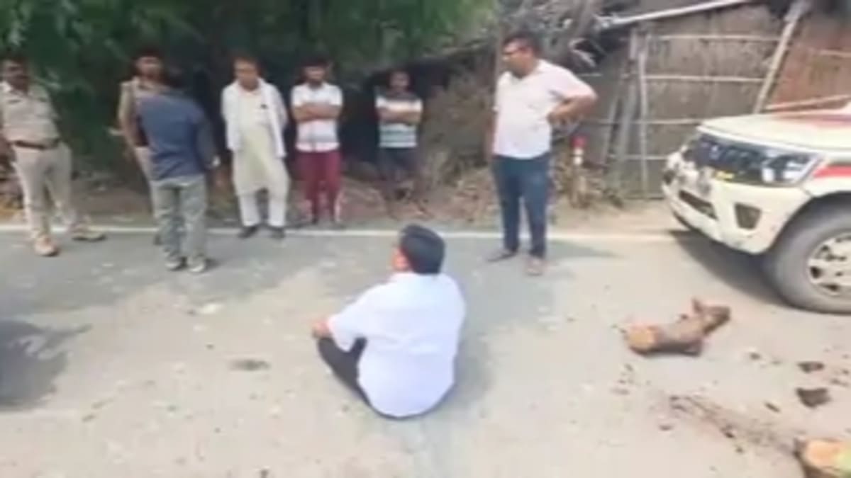 अपनी ही सरकार की कार्यशैली से नाराज भाजपा प्रवक्ता धरने पर, दबंगों द्वारा रास्ता रोकने का आरोप