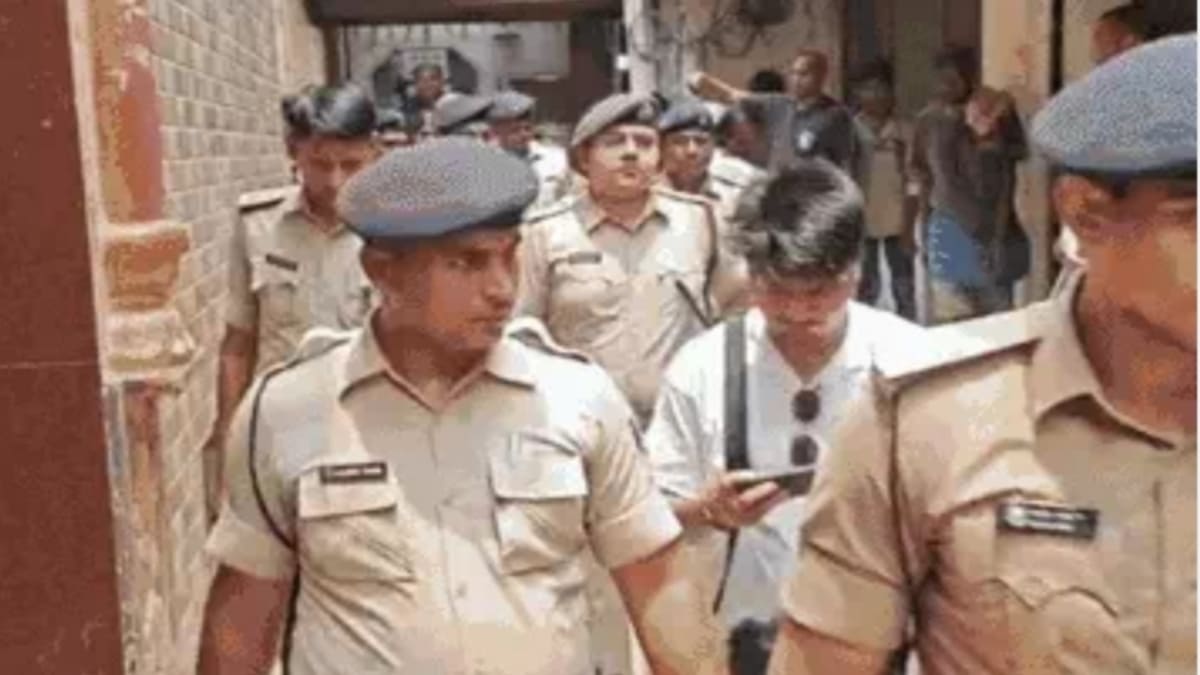पटना क्राइम: दामाद की दरिंदगी! सास-ससुर, पत्नी और बच्चे को आग के हवाले कर हुआ फरार, FSL टीम कर रही जांच
