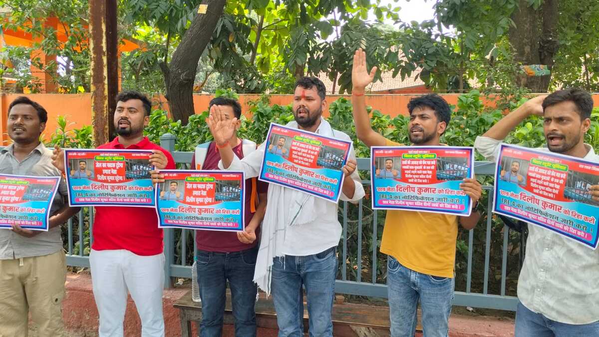 जब तक मांगें पूरी नहीं, प्रदर्शन नहीं रुकेगा: TRE 4 को लेकर सरकार के खिलाफ सड़कों पर उतरे अभ्यर्थी