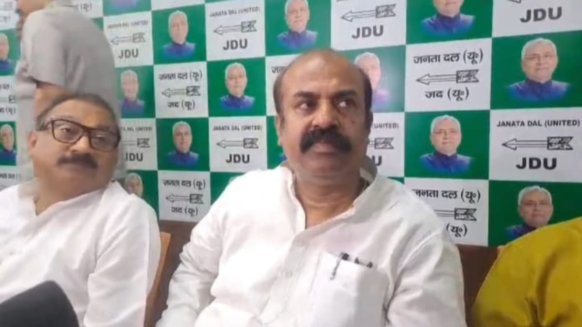 आनंद मोहन के बयान पर भड़के मंत्री मदन सहनी, बोले- ‘नीतीश कुमार की छवि बेदाग, सरकारी कामकाज की खुद मॉनिटरिंग कर रहे सीएम’