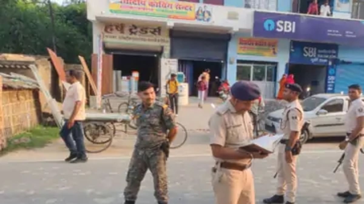 मुजफ्फरपुर में बैंक से निकली महिला से 50 हजार की लूट, विरोध करने पर धक्का देकर हुए फरार