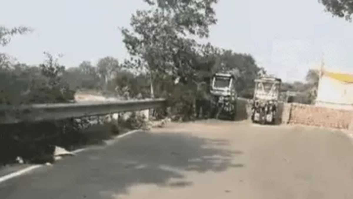 सकरी नदी पर बना पुल 10 साल में ही धंसा, आवागमन पूरी तरह ठप, हजारों लोगों की बढ़ी मुसीबत