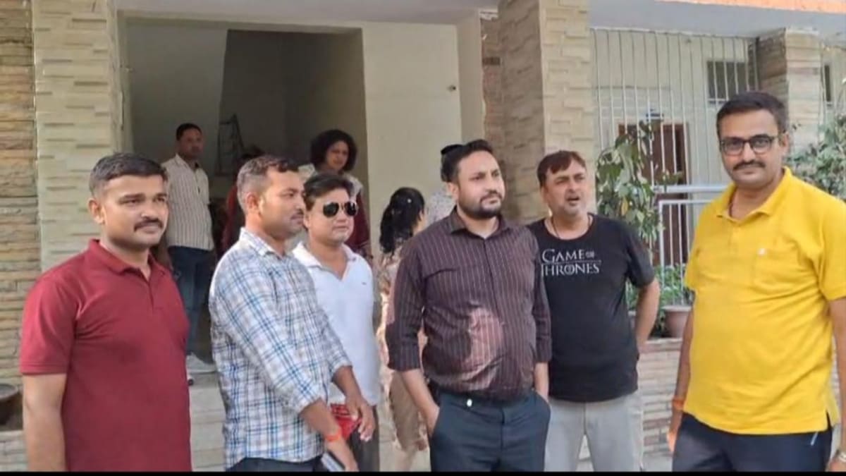 रोहतास में भ्रष्टाचार के खिलाफ डबल एक्शन, सदर सीओ एवं सीएस कार्यालय का लिपिक रिश्वत लेते गिरफ्तार