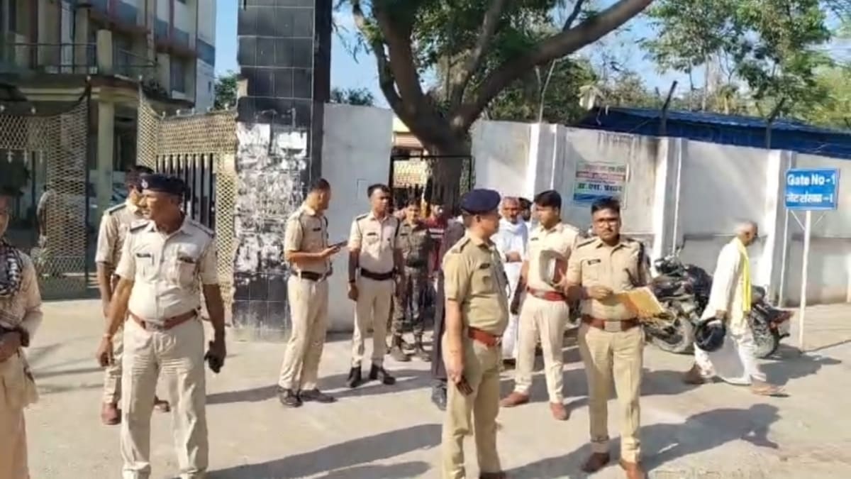 एसपी का बड़ा एक्शन, रिश्वत लेकर कैदियों को खास मुलाकात कराने वाले 10 पुलिसकर्मी सस्पेंड
