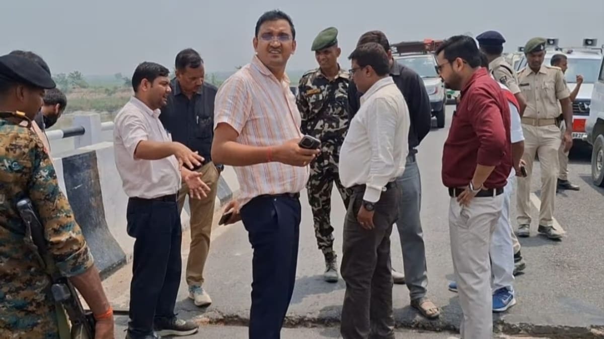 गोपालगंज-बेतिया महासेतु के स्पाइन जॉइंट में आई दरार, भारी वाहनों का परिचालन पूरी तरह बंद