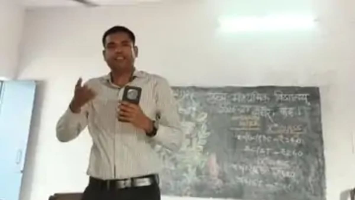 बंद कमरे में छात्रा को पढ़ाने पर मचा बवाल, शिक्षक पर छात्राओं के साथ दुर्व्यवहार का गंभीर आरोप, जांच में जुटा शिक्षा विभाग