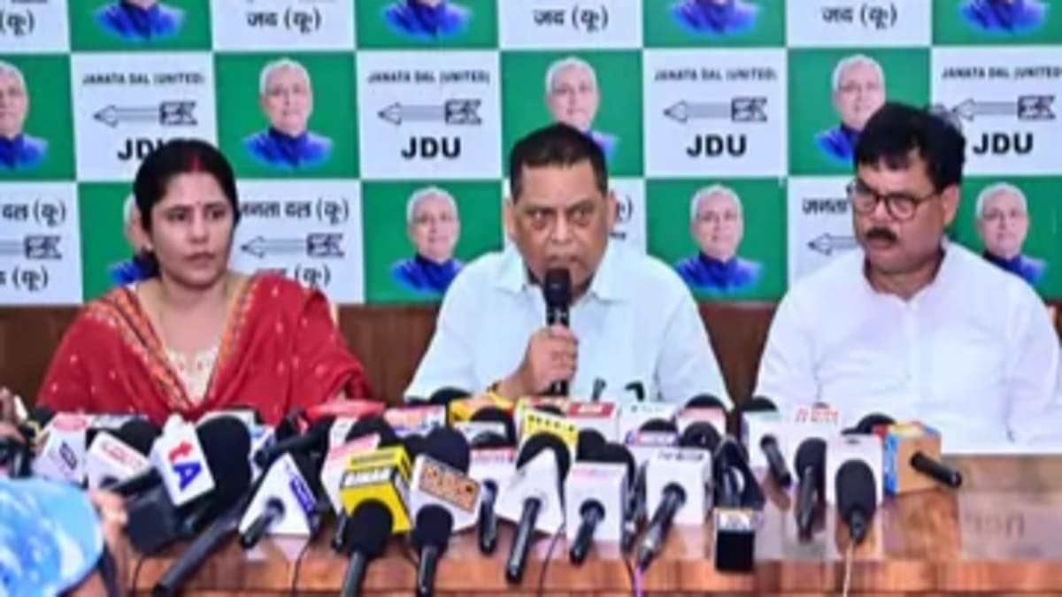 जदयू का तेजस्वी पर प्रहार: कहा- जनता कर चुकी है आपका ‘पॉलिटिकल एनकाउंटर’, अब जातीय नफरत फैलाना बंद करें