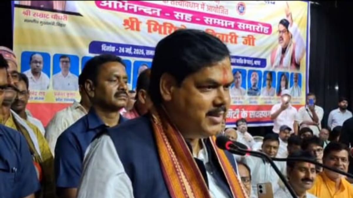 ​बिहार शिक्षा मंत्री का शिक्षकों से वादा: ‘सचिवालय में बैठकर सुलझाएंगे समस्या, अब सड़कों पर नहीं विद्यालय में होगा आपका सम्मान’